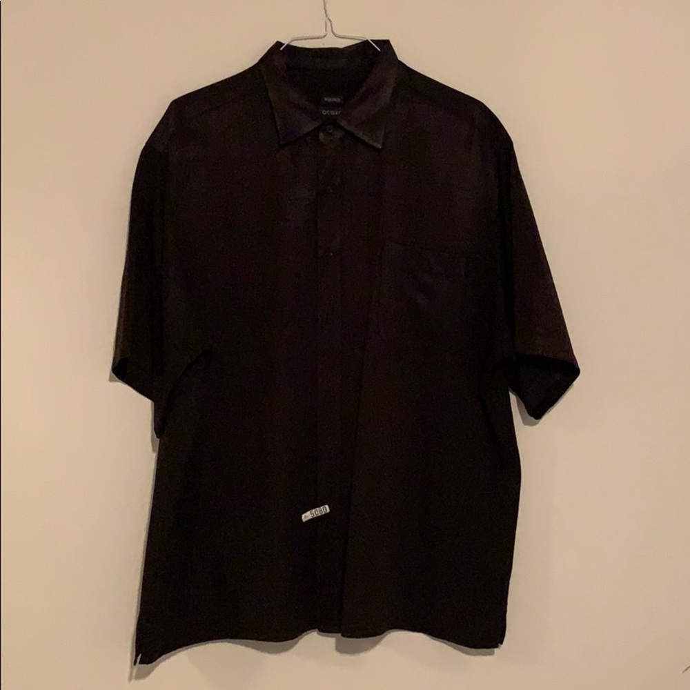 Black short sleeve shirt